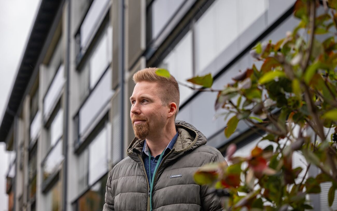 Retta Isännöinnin isännöitsijä haastattelussa kaukolämpölaitteiden kuntotarkastuksiin liittyen.