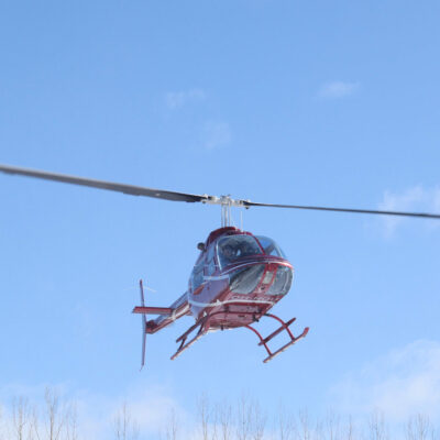 Helikopteri kuvaa kaukolämpöverkkoa